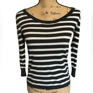 Old Navy Lightweight Sweater. Women’s size M.